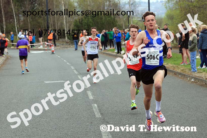 Senior mens relay, 2025 Elswick Harriers Good Friday Road Relays, Newburn, Newcastle upon Tyne. Photo: David T. Hewitson/Sports for All Pics